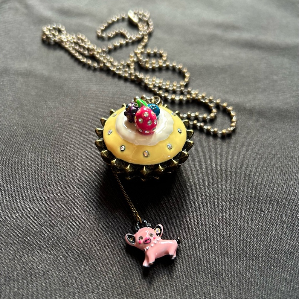 Betsey Johnson Vintage Betsey Goes To Paris Cupcake Tart Pig Box Long Necklace